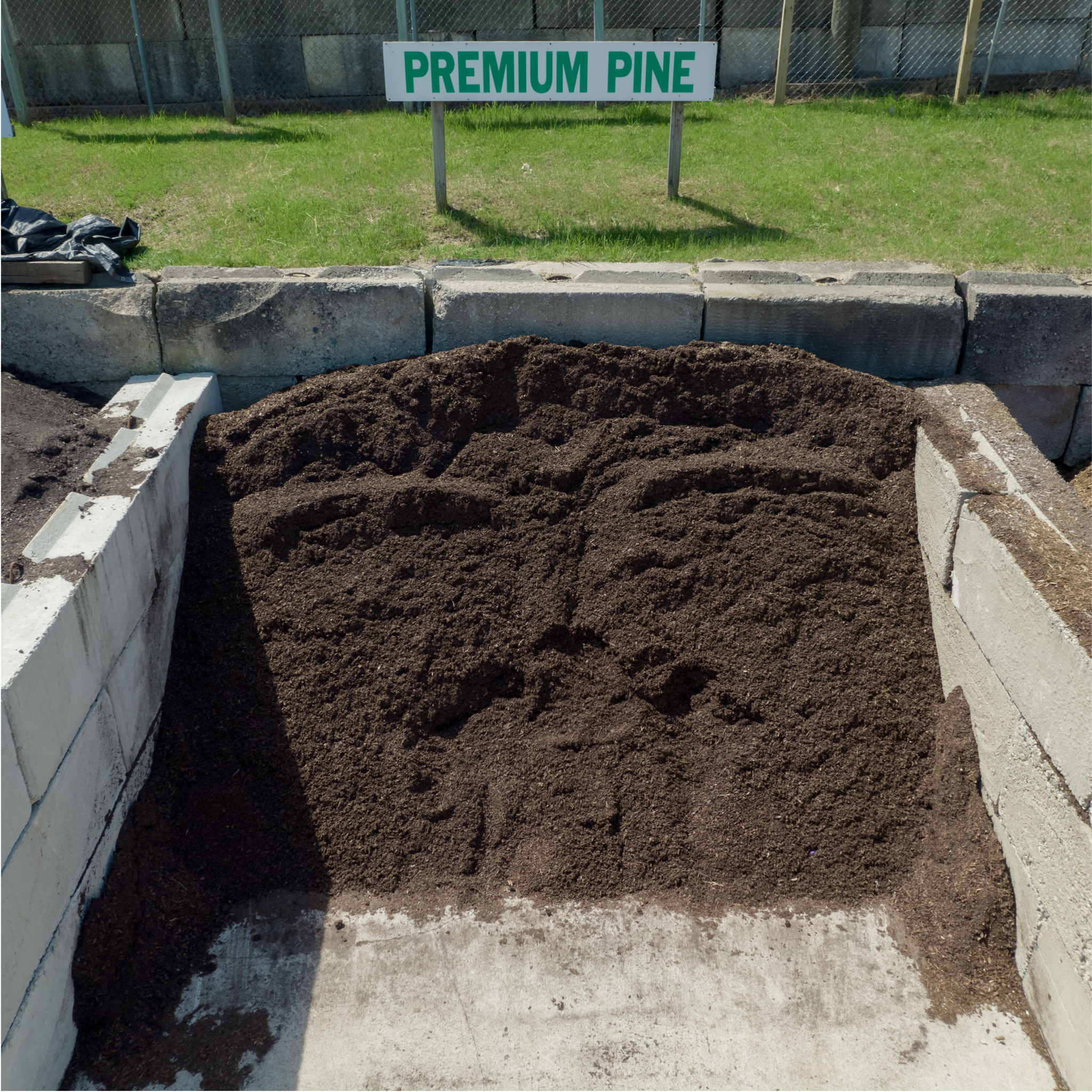 Premium Pine Bark Mulch - cubic yard